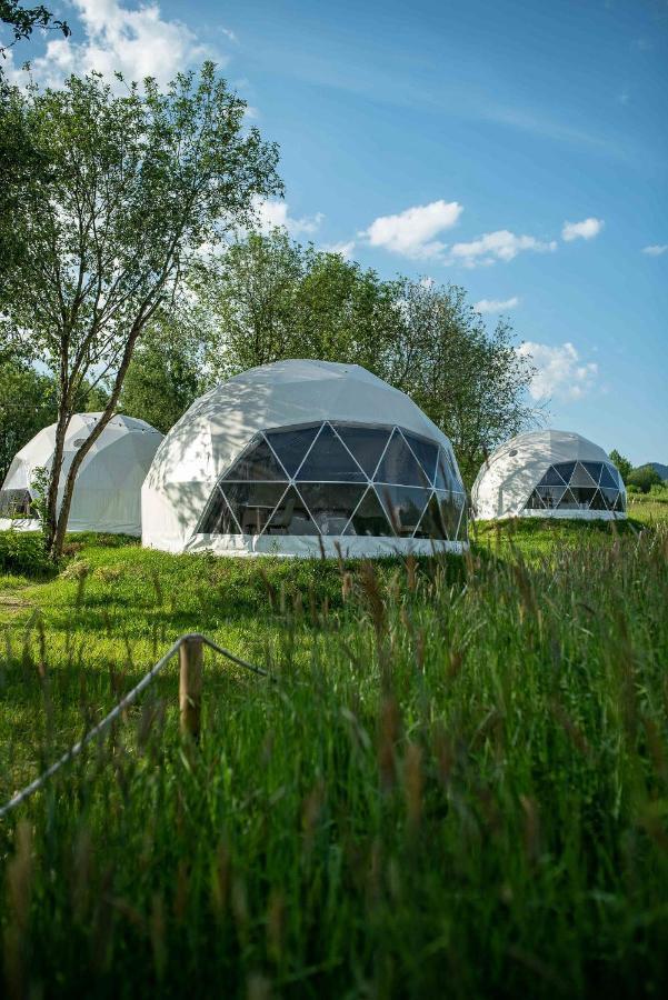 Biala Czapla Glamping Z Balia Nad Jeziorem Czorsztynskim Luxuszelt Maniowy